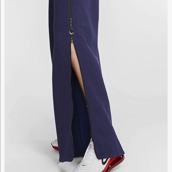 - Worn once Nike sportswear pants - Picture 5 of 12